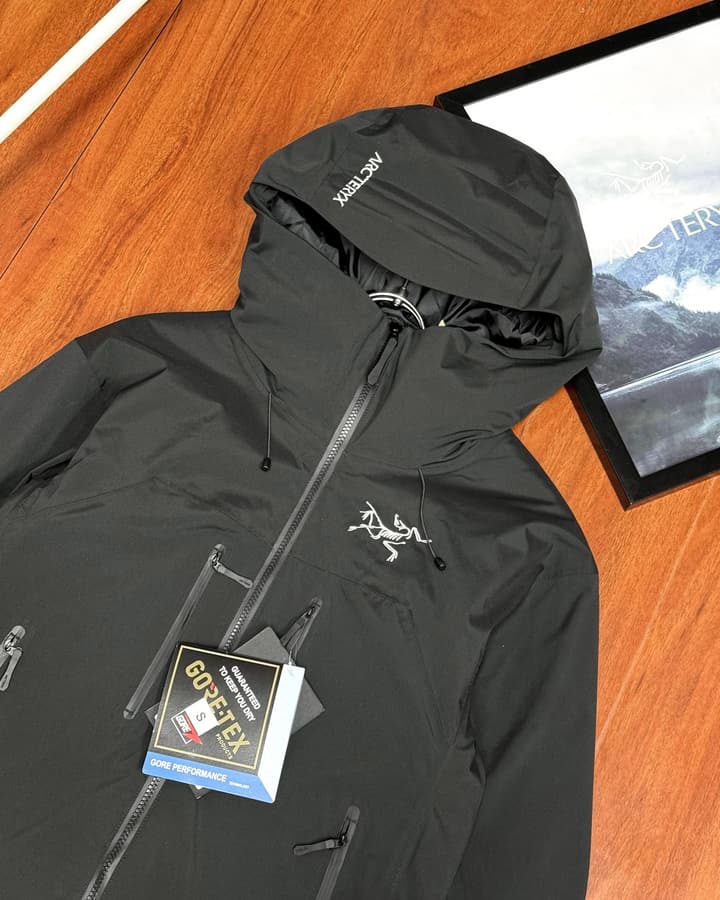 Arc'teryx Beta Down Insulated Jacket M in Obsidian Black