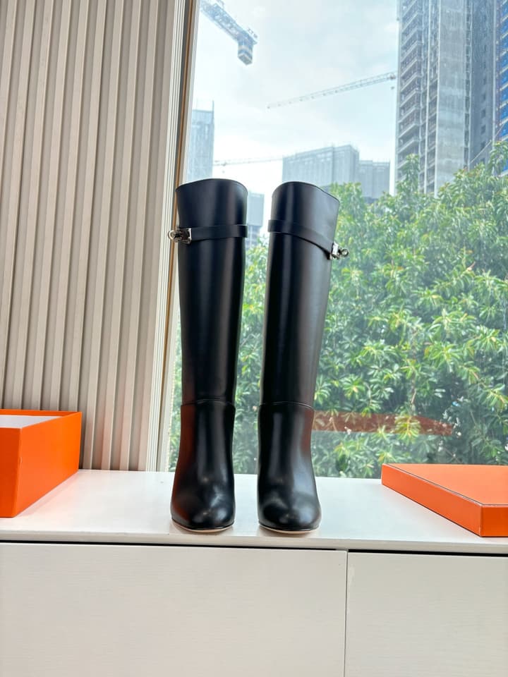Hermès Classic Knee-High Boots – 2025FW in Assorted Buckle Riding Boots Display