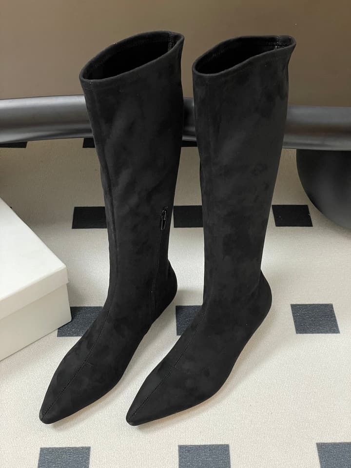 The Row Elastic Kitten Heel Boots – 2025 Fall Collection in Black Suede 3cm Heel