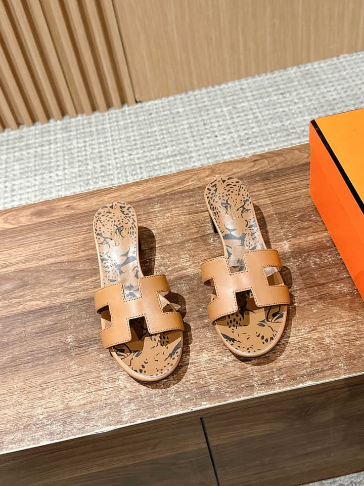 Hermès Classic H-Logo Chunky Heel Sandals in Black Leather