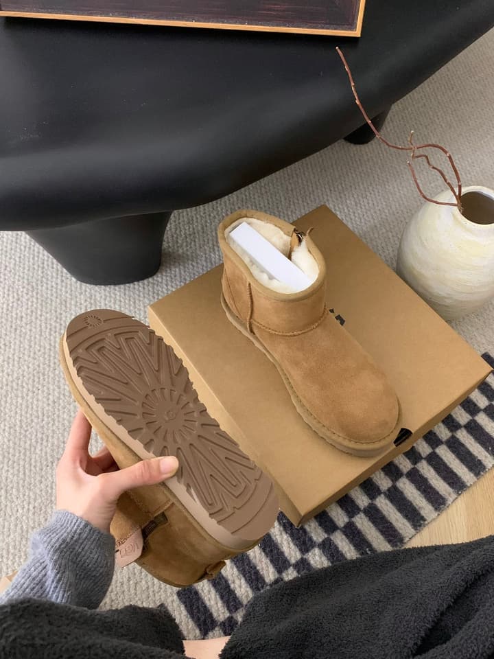 UGG Zipper Classic Thin-Soled Boots in Chestnut