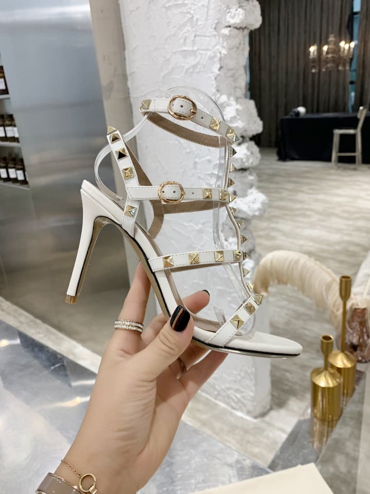 Valentino Rockstud Classic Block Heel Sandals – 6.5cm in Nude
