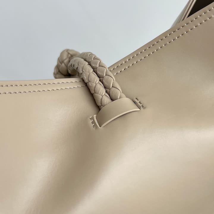 Bottega Veneta Liberta Bucket Bag – 25SS in Black