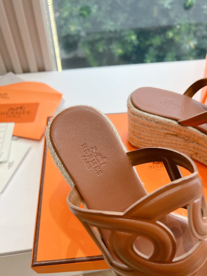 Hermès Wedge Sandals – Spring/Summer 2024 Collection in Black