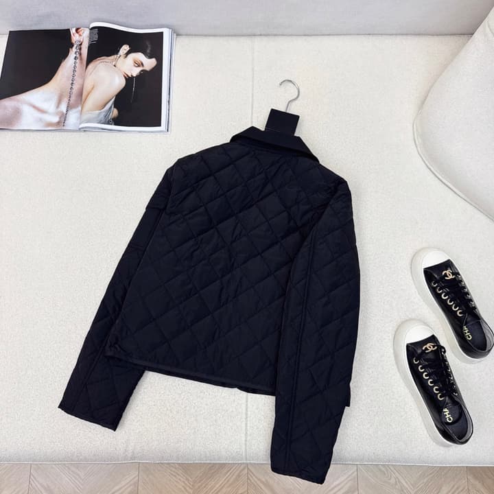 Moncler Diamond Quilted Padded Short Jacket in Black