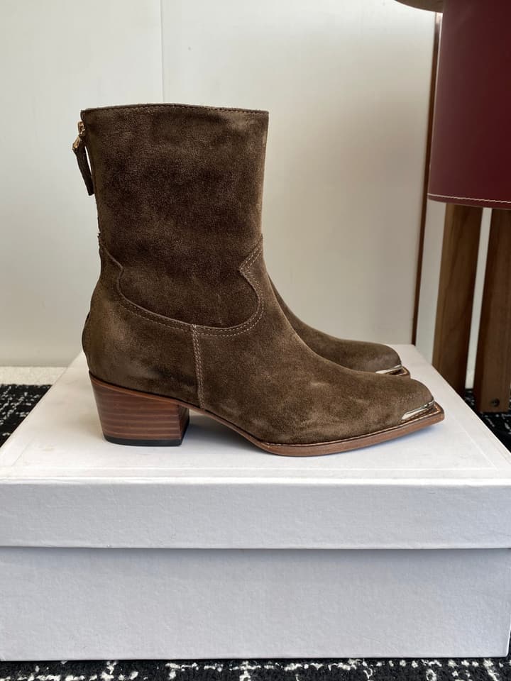 Celine Retro Chunky Chelsea Ankle Boots – 25SS in Classic Brown Suede