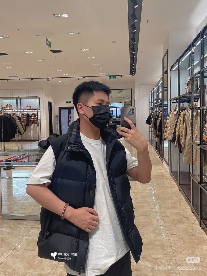 Burberry Detachable Hood Puffer Jacket – SS23 in Black Down Jacket (full Sleeve)