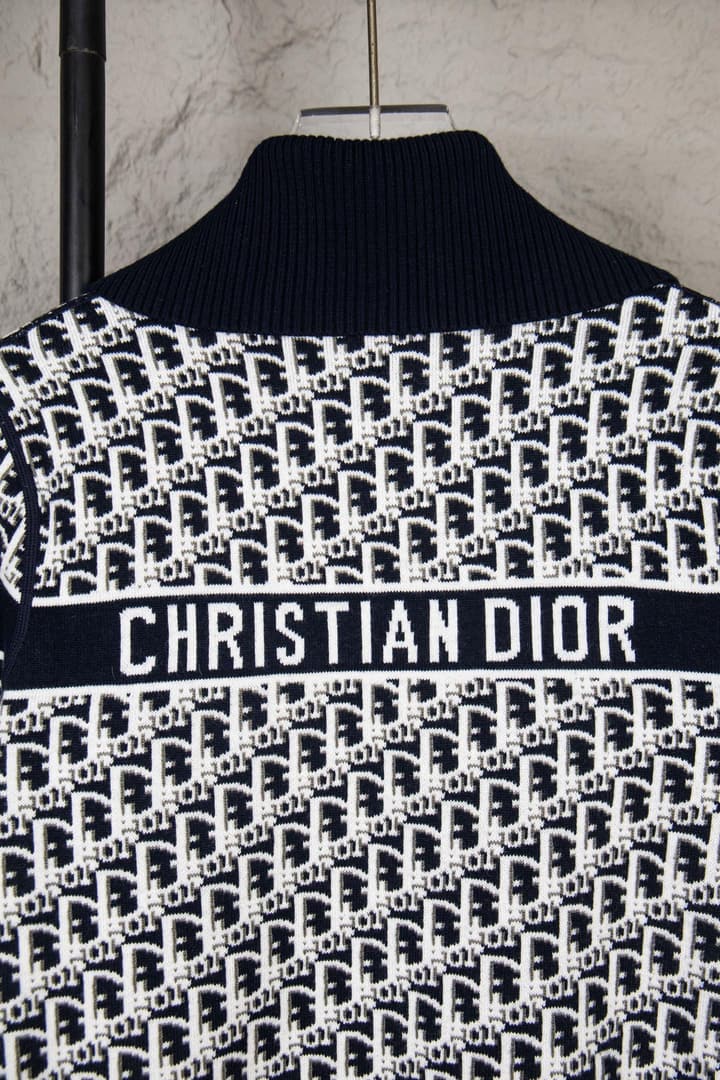 Dior Classic Oblique Reversible Cashmere Sweater – 25FW in Camel Oblique Pattern