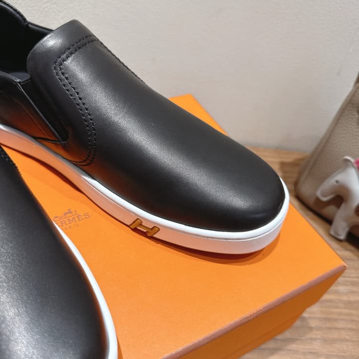 Hermès Classic Lightweight Couple's Slides – SS25 in Black Leather