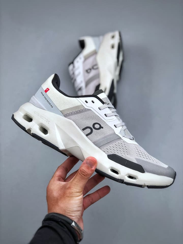 On Cloudpulse Lightweight Running Shoes