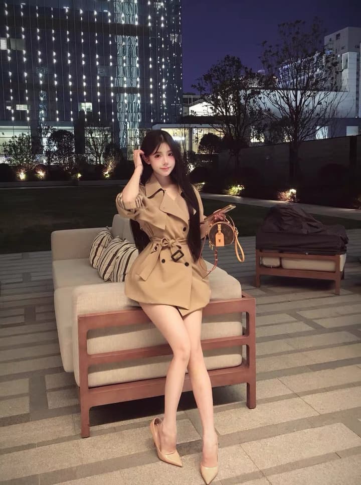 Burberry Short Trench Coat in Short Khaki Trench Coat