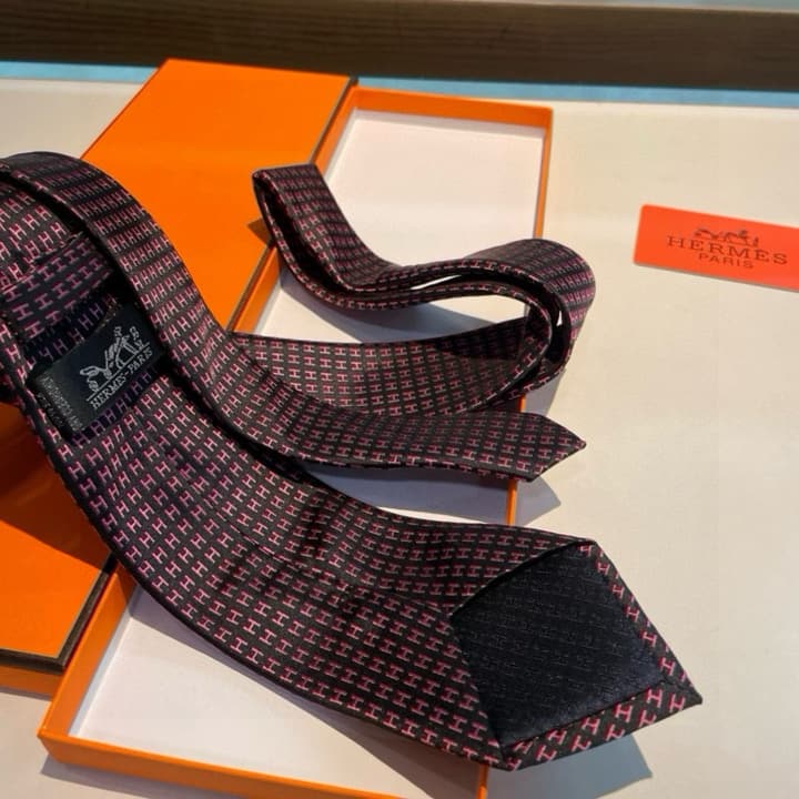 Hermès H-Letter Men's Silk Tie Series in Burgundy Microdot