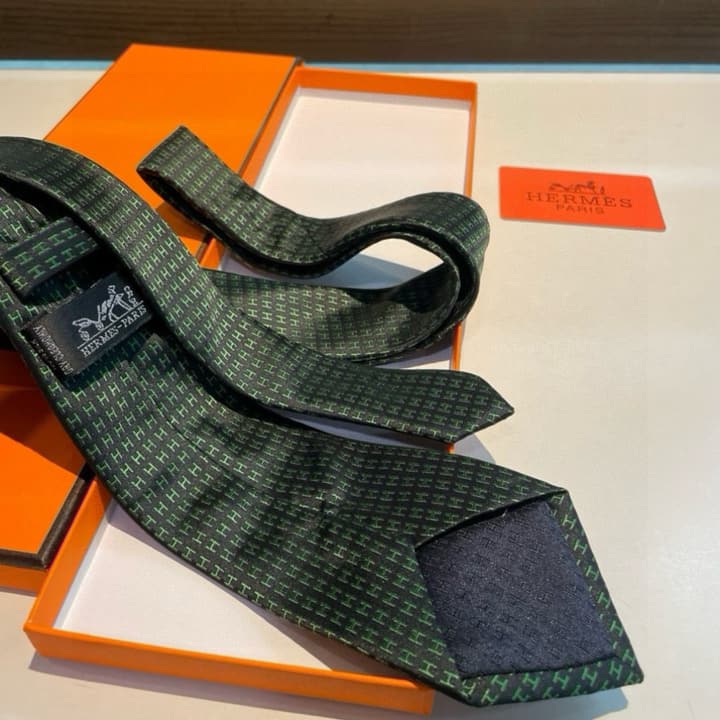 Hermès H-Letter Men's Silk Tie Series in Burgundy Microdot