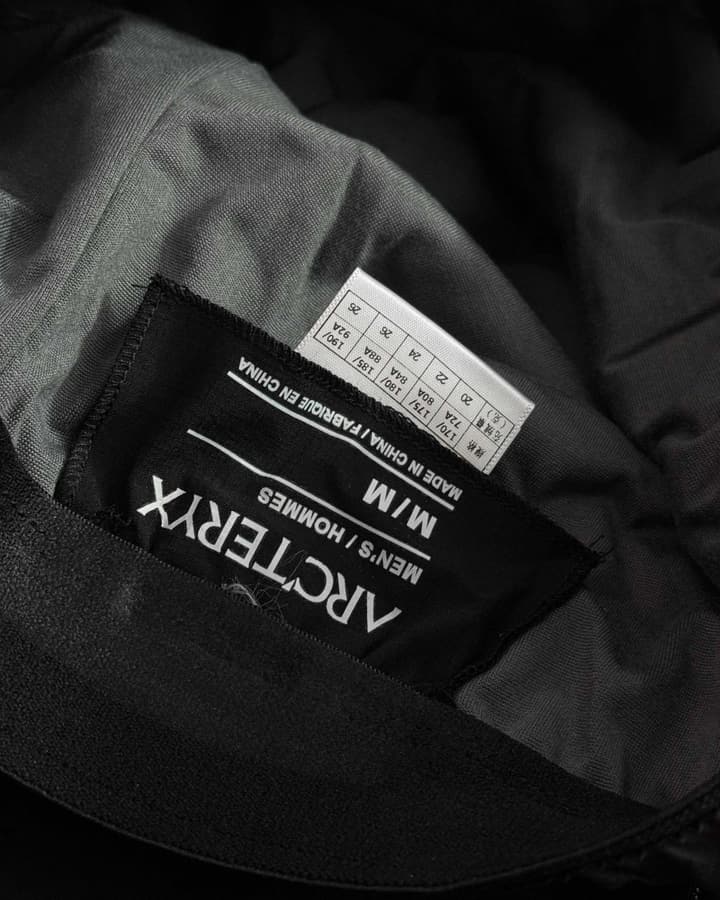 Arc'teryx TRAINING Series Windproof Down Trousers – Winter Collection in Black