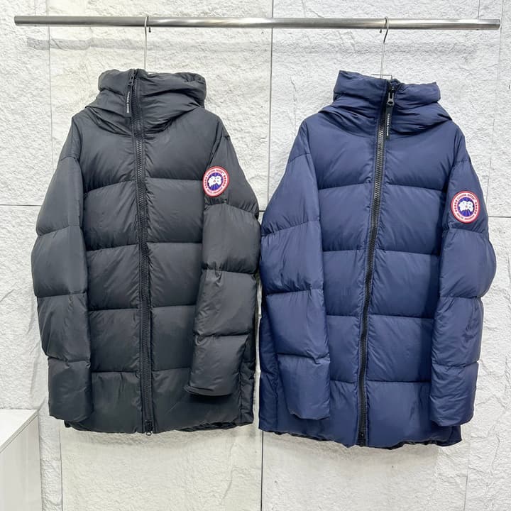 Canada Goose Lawrence Puffer Mid-Length Down Jacket in Black