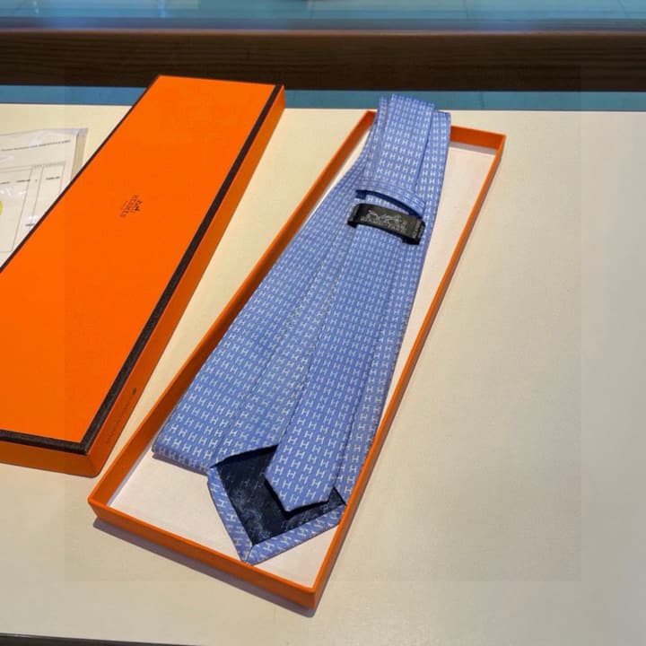Hermès Men's H-Letter Silk Tie – New Collection in Burgundy
