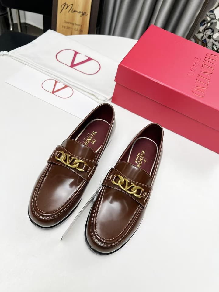 Valentino Logo Buckle Polished Leather Loafers – 2024 Collection in Black