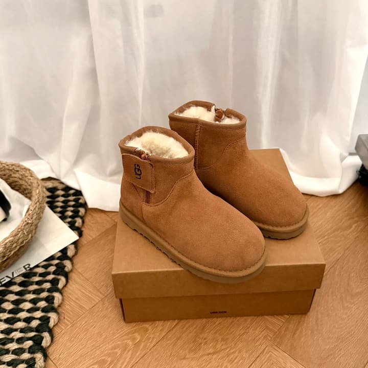 UGG Kids Small Ear Chelsea Boots – Kids Collection in Classic Tan Suede