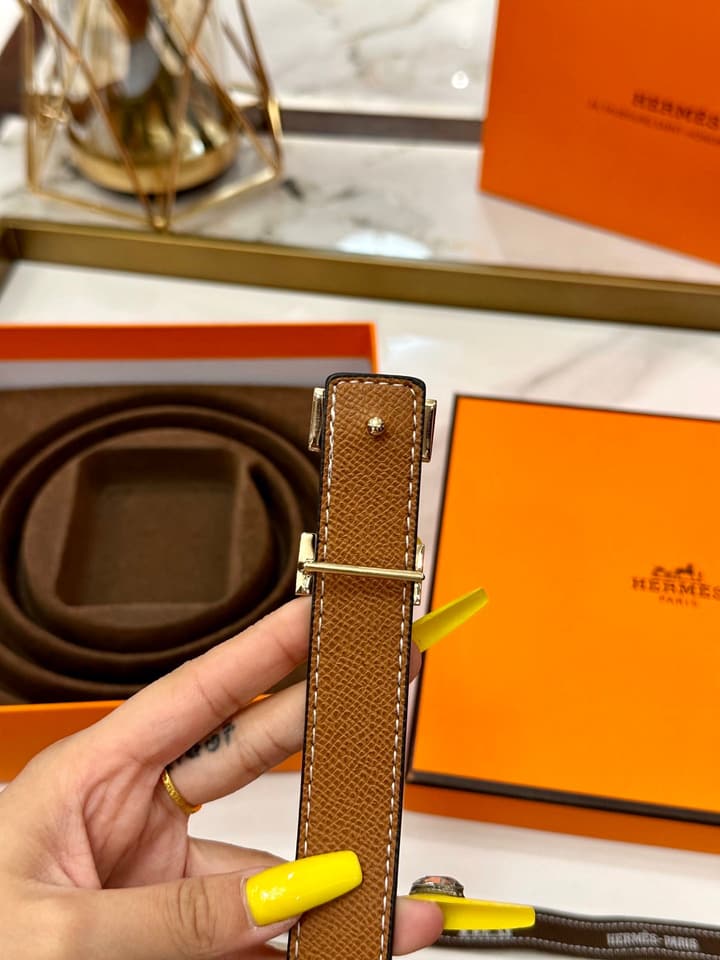 Hermès Classic Leather Belt – 2.5cm in Tan Textured With Polished Gold Buckle