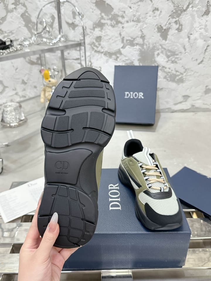 Dior B22 Men's Retro Jogging Sneakers in Black And White Patterned