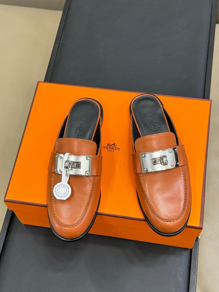 Hermes Kelly Wide Buckle Mules – 2025 Collection in Black