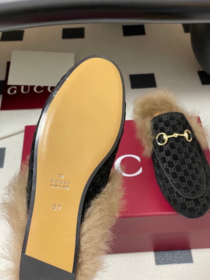 Gucci Princetown Classic Wool Mules – 2025 Fall Latest Edition in Black Croc Embossed Leather