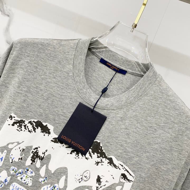 Louis Vuitton Snow Mountain Ice Cube Logo T-Shirt in Black