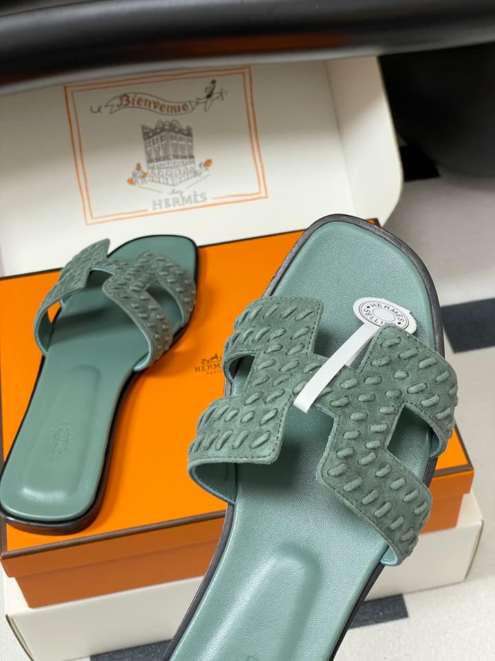 Hermès Oran Woven Suede Sandals – 2025 Collection in Black Leather