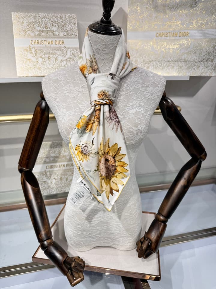 Dior Daisy Reversible Silk Twill Scarf – 2025 Spring Collection