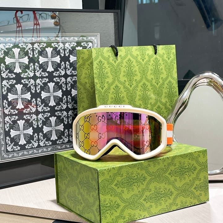 Gucci Ski Goggles in Black Frame, Silver Lens