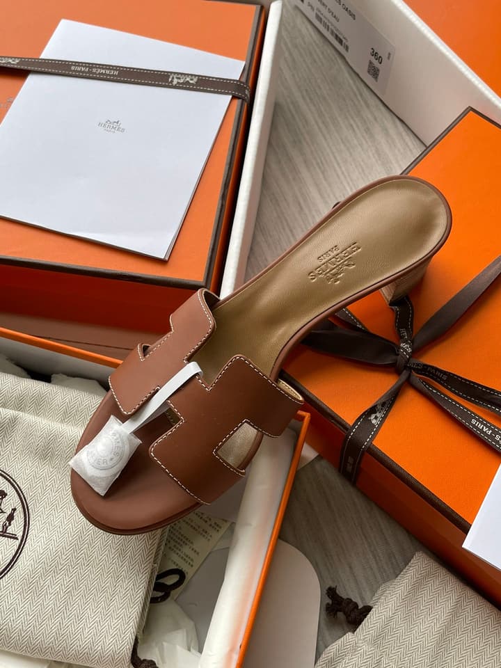 Hermès Classic H Slippers in Cream Leather