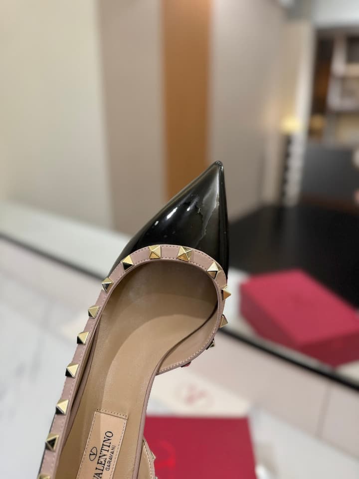 Valentino Rivet Classic Pumps in Black Patent