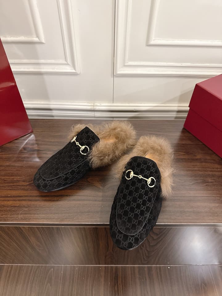 Gucci Tuscan Wool Loafers – Autumn/Winter Must-Have in Beige Gg Monogram With Tan Fur