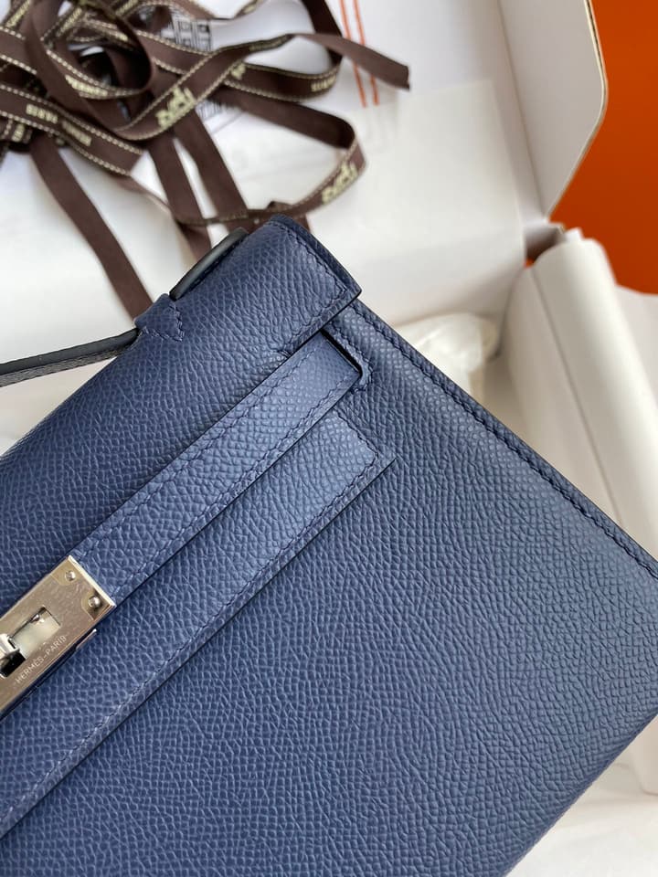 Hermès Kelly Mini Handbag in Black Gold Hardware