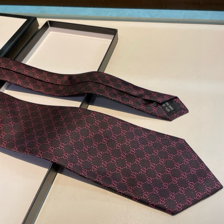 Gucci GG Logo Jacquard Silk Tie in Black