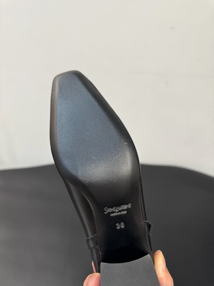Saint Laurent Leather Pumps – 25FW