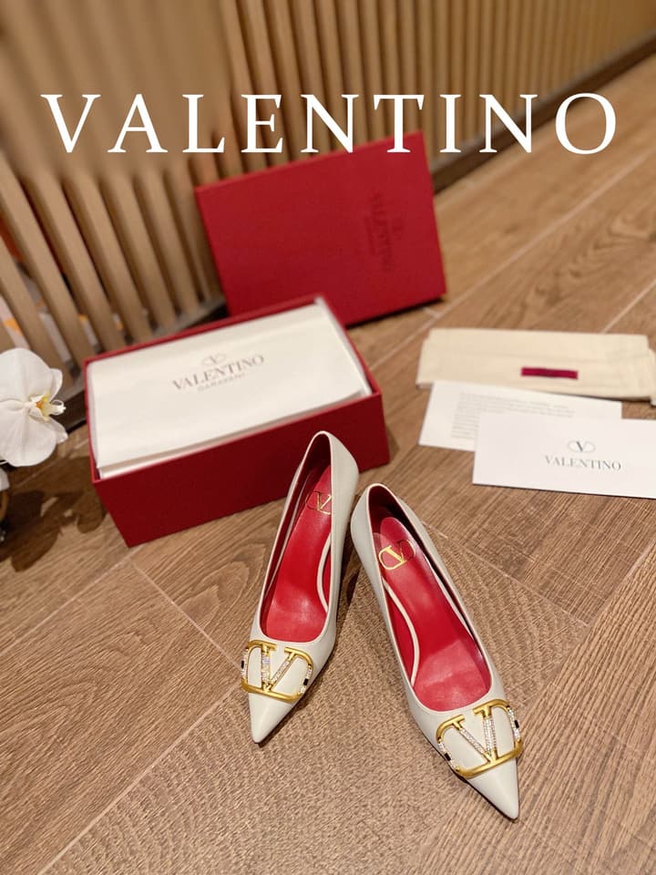Valentino VLogo Signature Crystal Pumps – 2022 Collection in Black Patent Leather