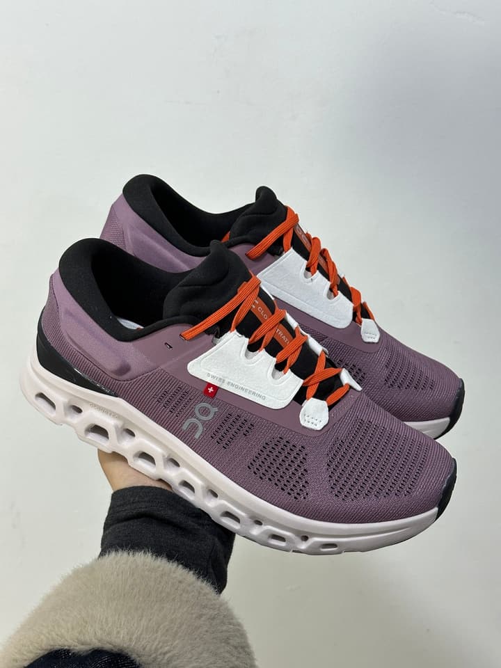 On x Roger Federer Cloudstratus 3 Special Edition Sneakers in All Black Red Accent