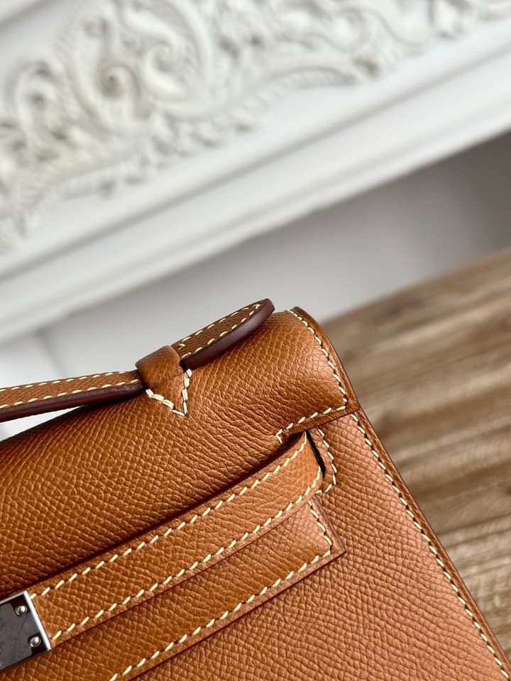 Hermès Kelly Mini Handbag in Black Gold Hardware