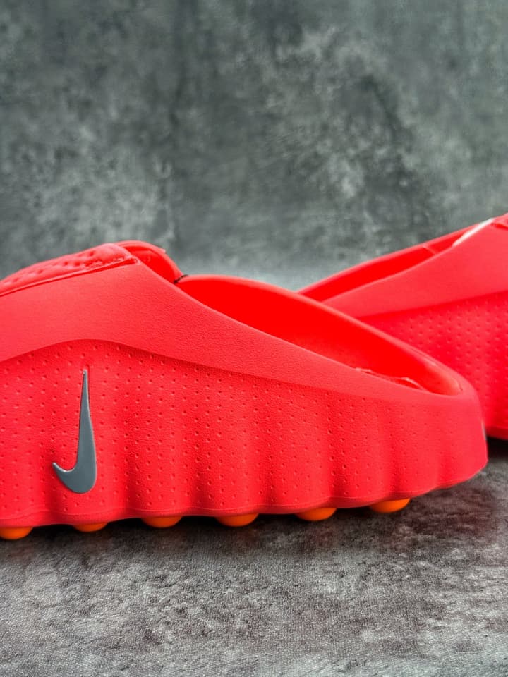 Nike Mind 001 Massage Clogs – Red in Red