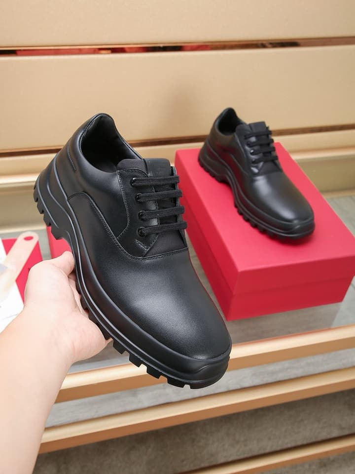 Ferragamo Premium Business Dress Shoes in Black Leather Derby