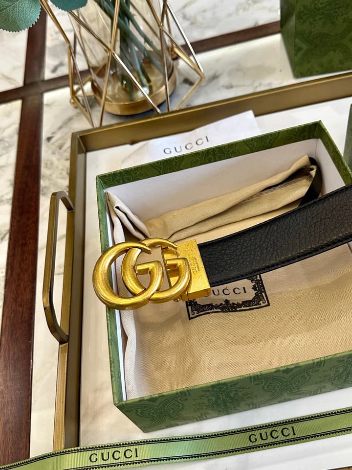 Gucci Leather Belt with Original Brass Buckle in Black Leather With Gold Buckle