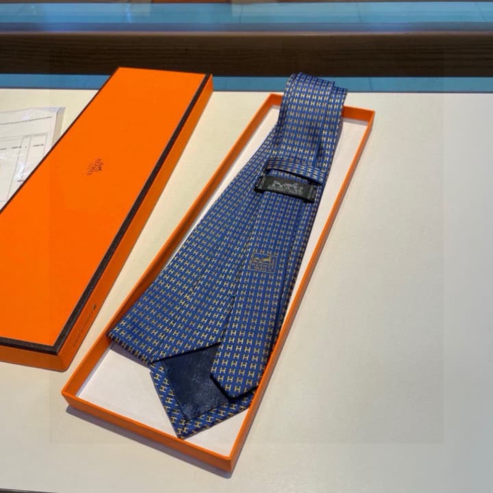 Hermès Men's H-Letter Silk Tie – New Collection in Burgundy