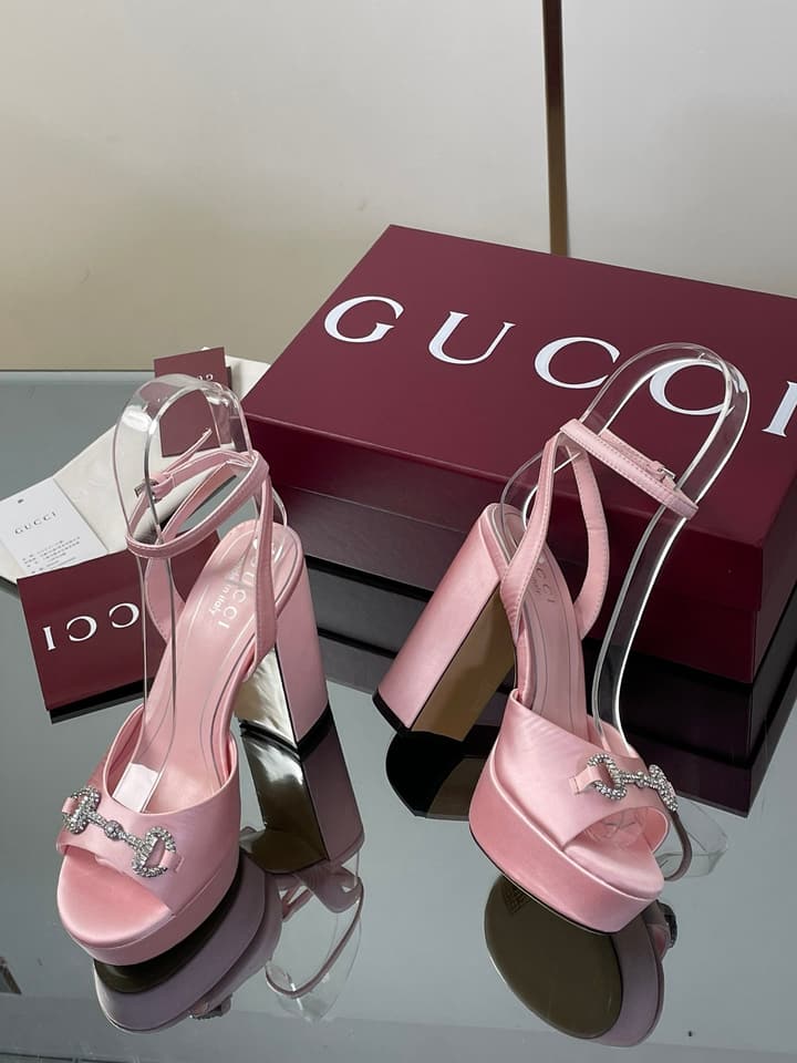 Gucci Platform Rhinestone Horsebit Sandals – Spring/Summer Collection – 2025 in Black Patent