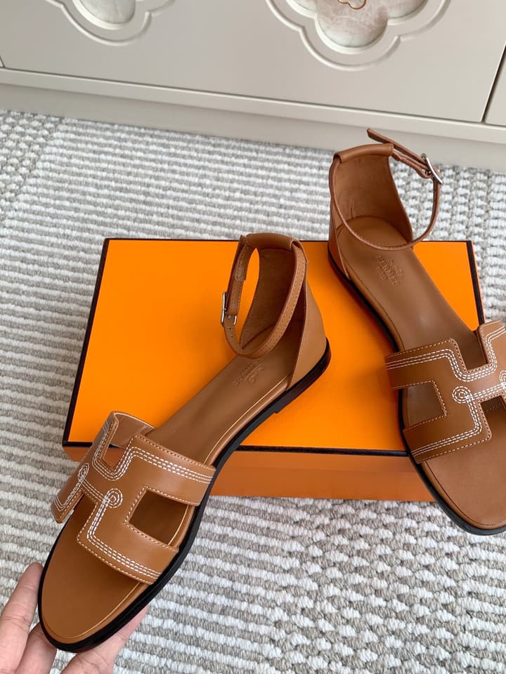Hermès Santorini Classic H Flat Sandals in Taupe