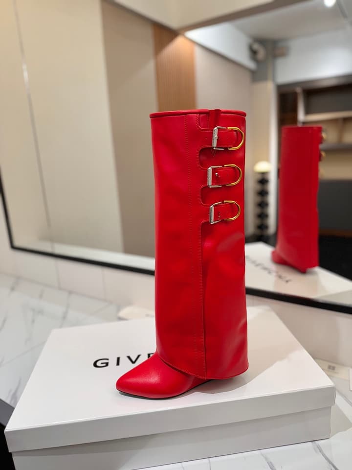 Givenchy Lock Detail Knee-High Boots – 2024 Spring/Summer Collection in Black