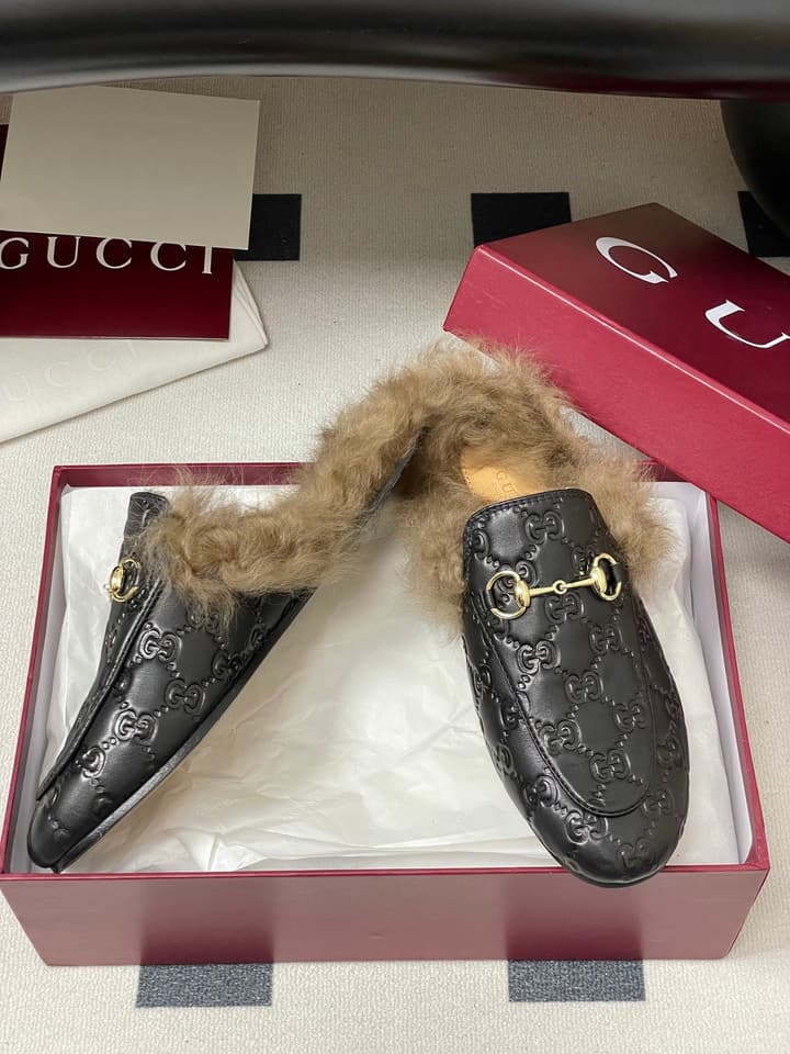 Gucci Princetown Classic Wool Mules – 2025 Fall Latest Edition in Black Croc Embossed Leather