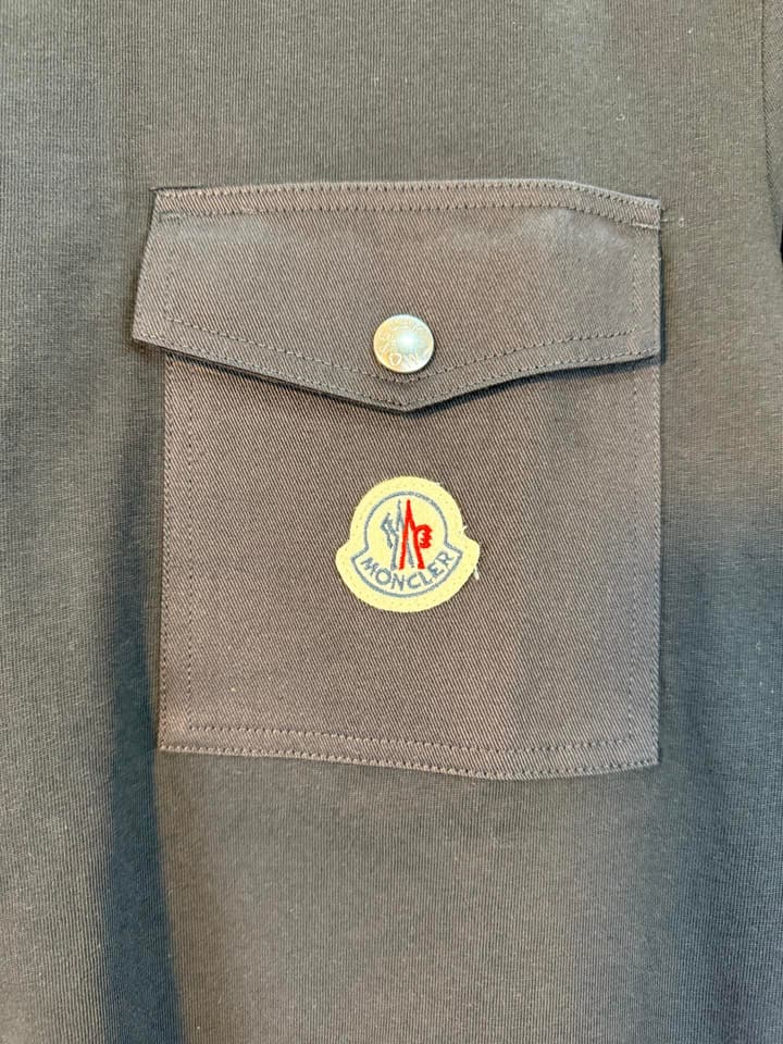 Moncler Logo Pocket Short Sleeve T-Shirt – 25SS in Deep Black