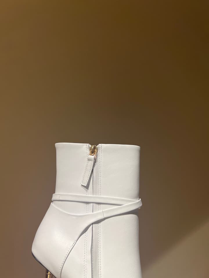 Tom Ford Luxury Metal Heel Ankle Boots in Black Leather