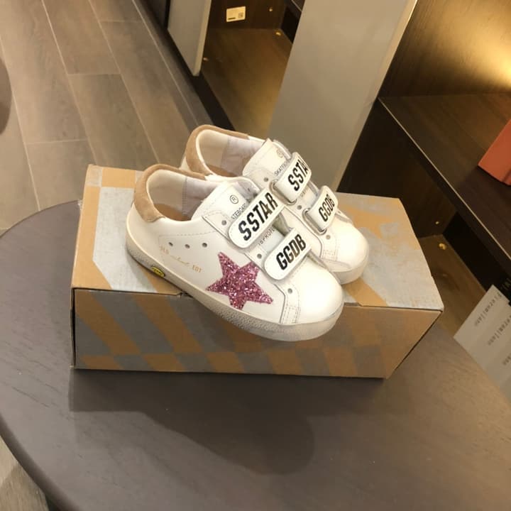 Golden Goose Kids Distressed Sneakers – Kids Collection in White With Black Heel And Grey Star